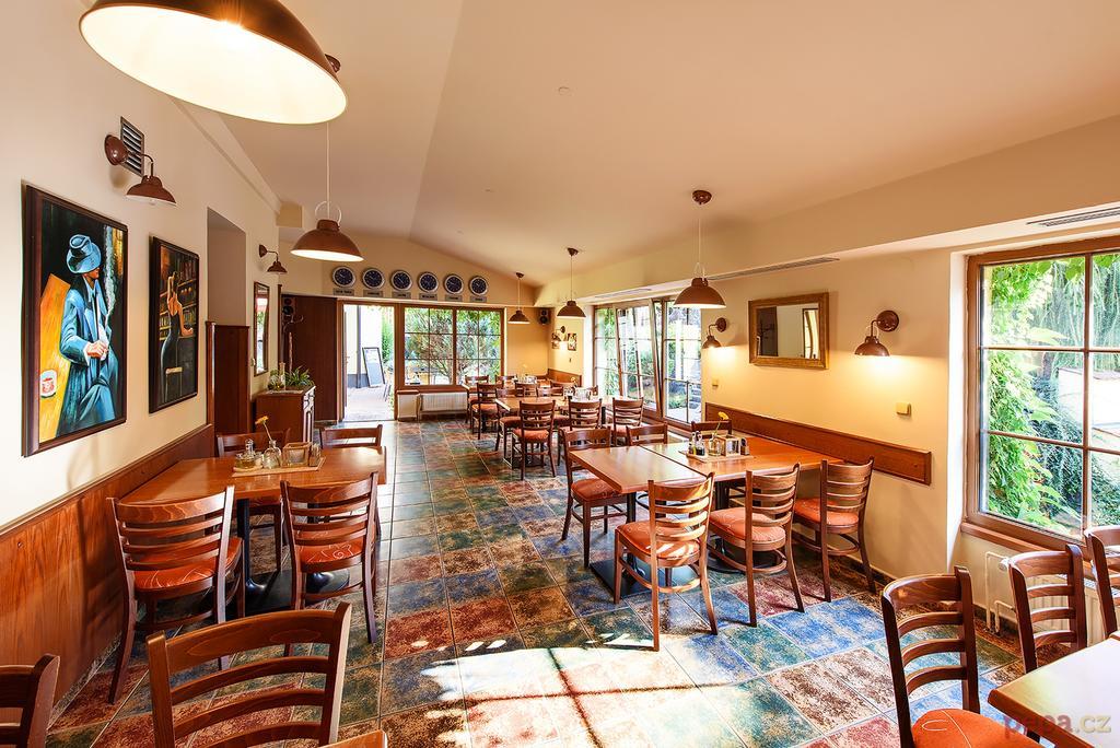 Restaurace A Penzion U Palecku Skuteč Extérieur photo